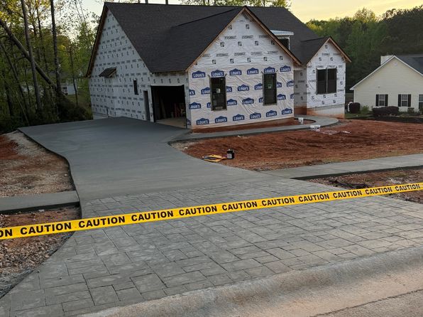 211 Lake Chase Dr N, Griffin, GA 30224