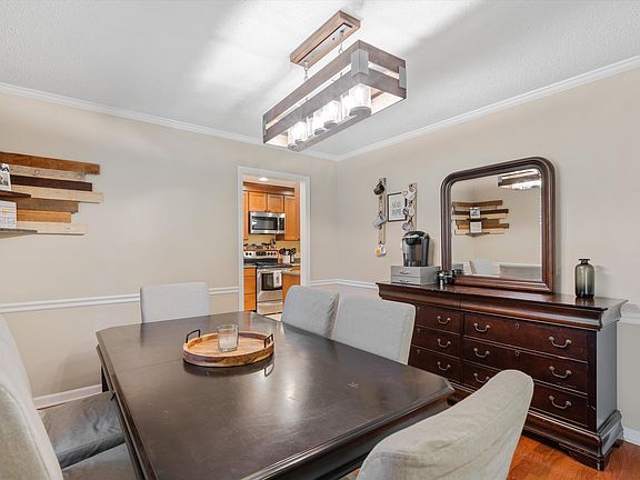 4th image of 6859 Bainbridge Dr