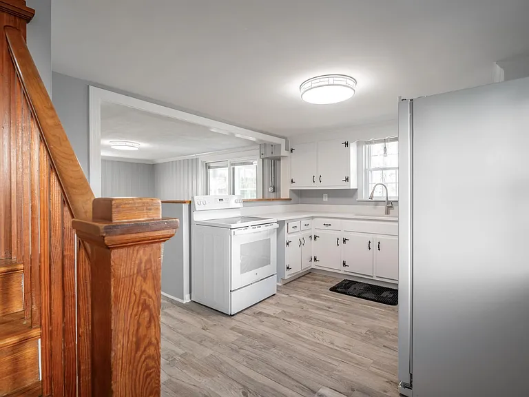 2102 Oakwood Ln — Photo 12