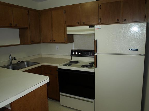 2nd image of 401 9th St SE #202