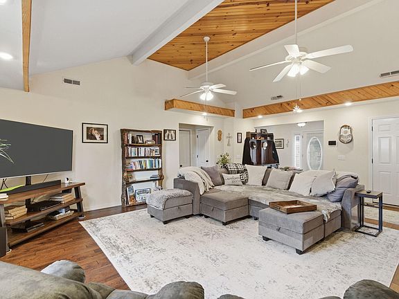 4th image of 104 Oak Drive