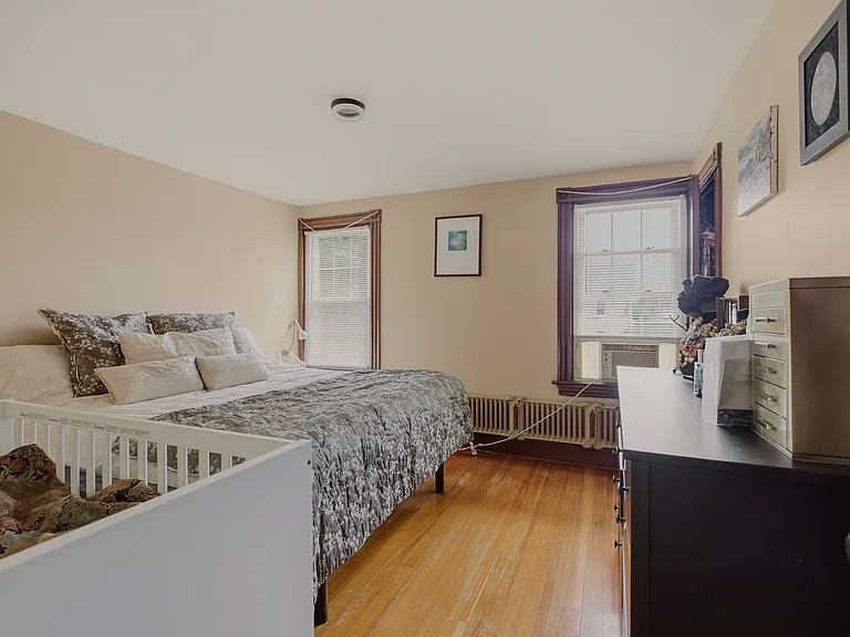 82 Van Zandt Ave — Photo 14