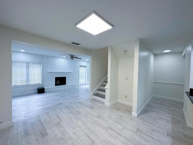 2530 W Maryland Ave #B — Photo 21