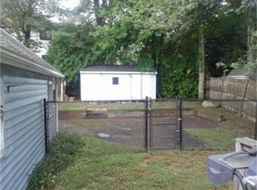 4th image of 34 Cornell Dr