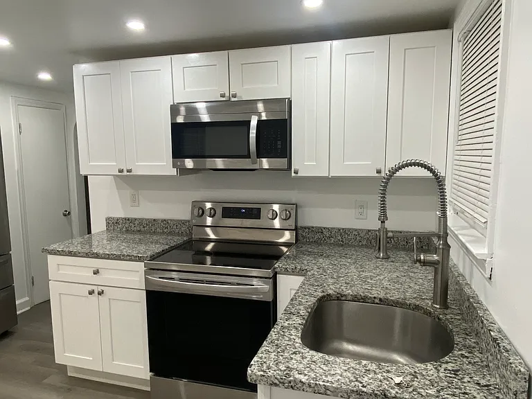 214 Columbia St #1 — Photo 2
