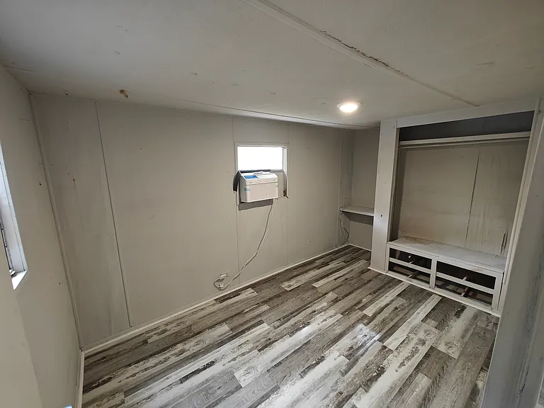 411 E Locust St — Photo 6