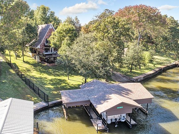 006_2018-10-27_113-Oak-Creek_MLS.jpg