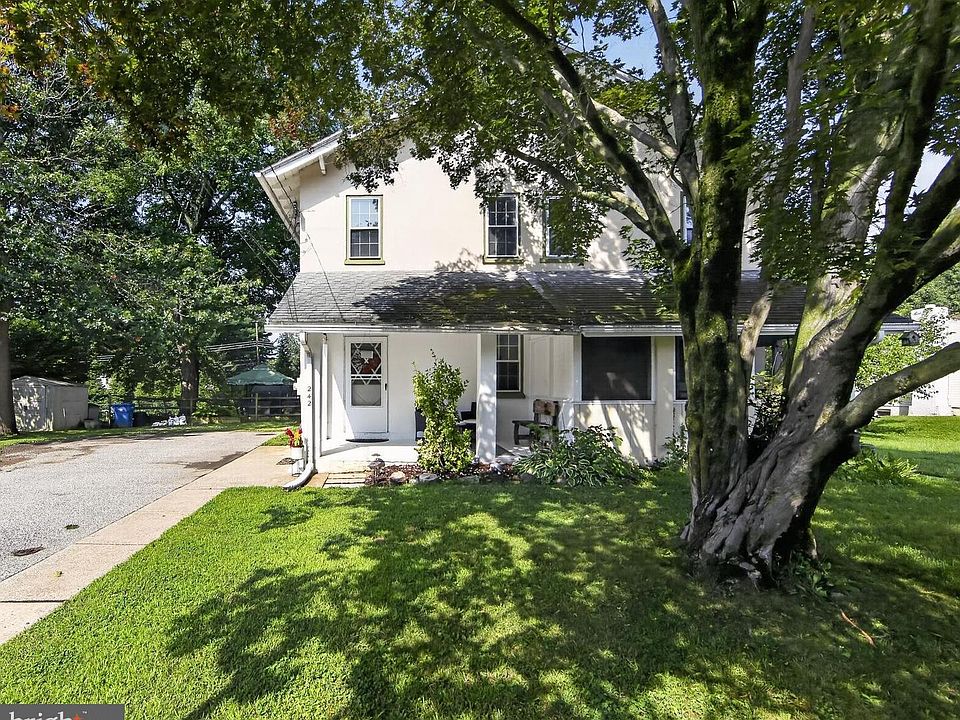 1st image of 242 Elm Ave