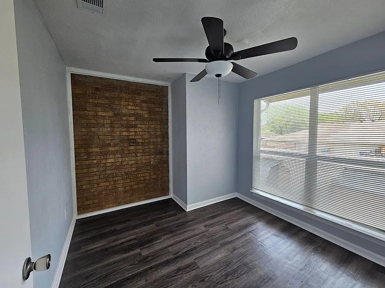 4008 Towngate Blvd — Photo 14