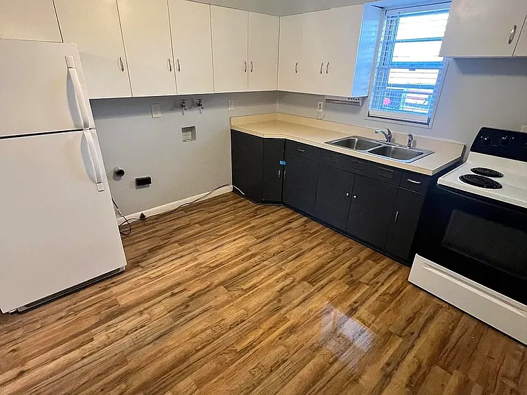 2212 Gerald Ct — Photo 10