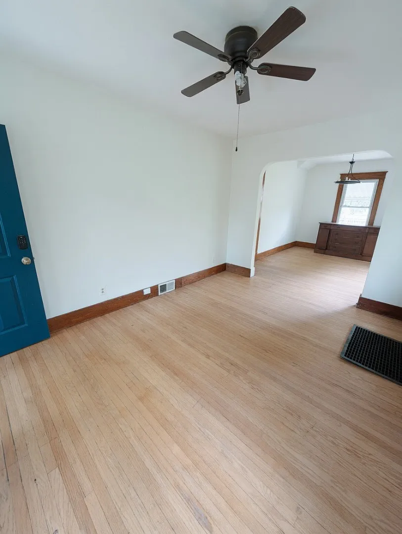 490 E Oakland Ave — Photo 4