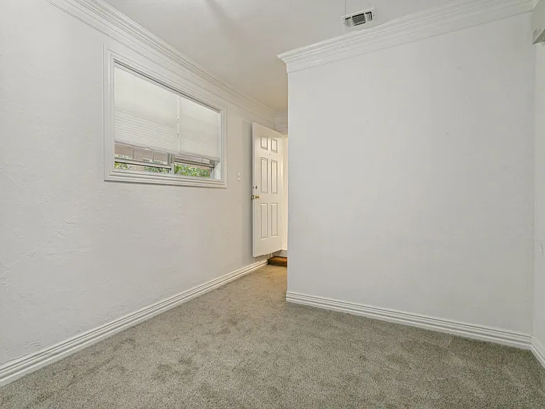 415 Crockett — Photo 20