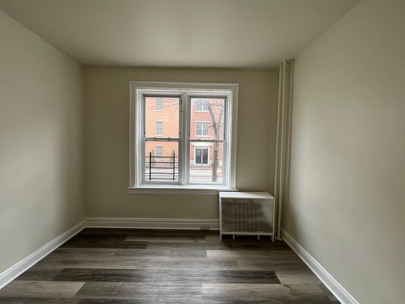 4th image of 971 Summit Ave #1E