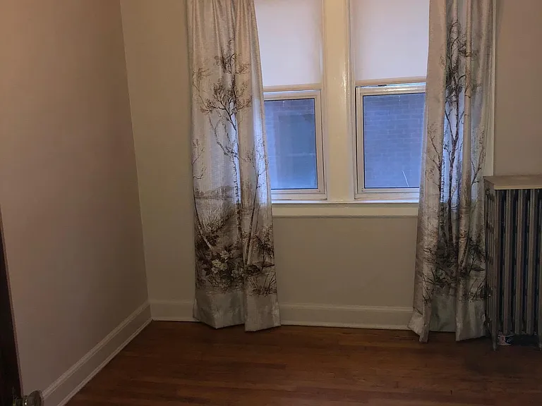 1049 Beaconsfield Ave — Photo 7