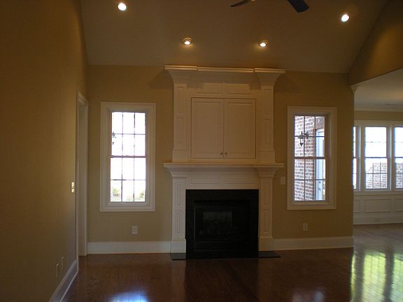 LR w/ FP vaulted ceiling