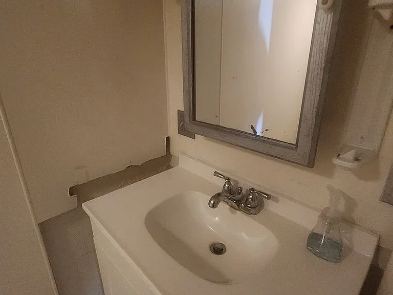 670 Park Street — Photo 12
