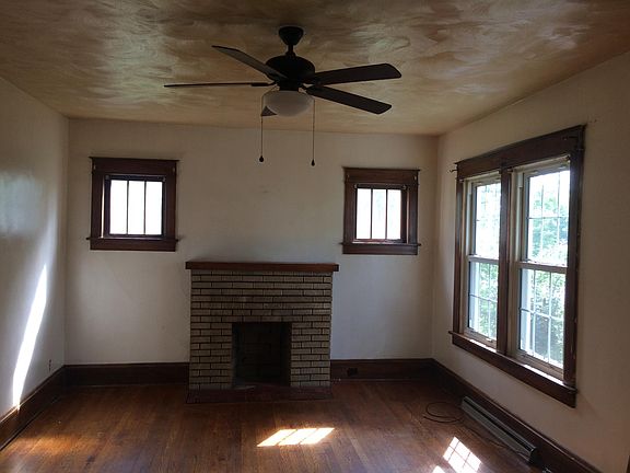 3rd image of 2318 Anderson St
