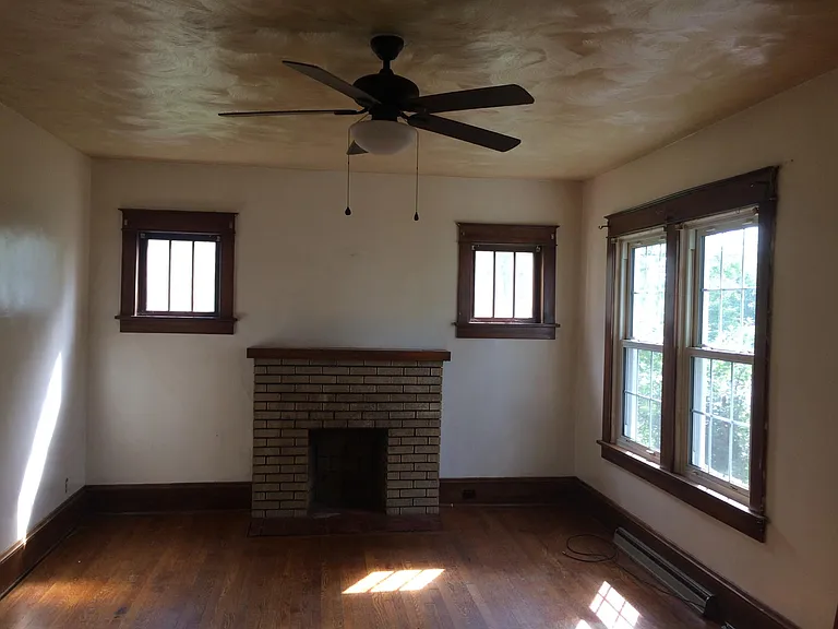 2318 Anderson St — Photo 2