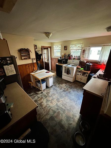 5th image of 16 William Street
