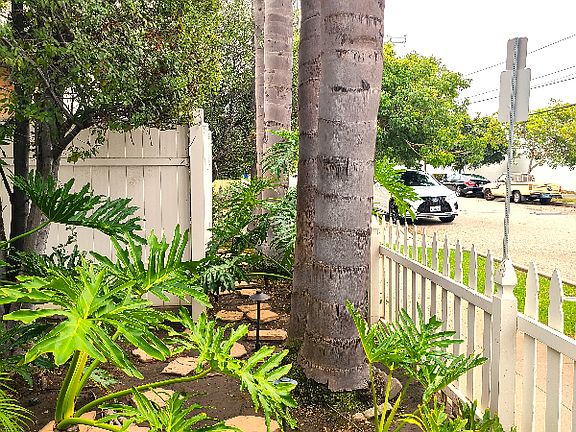 3rd image of 2224 S Carmelina Ave #2224