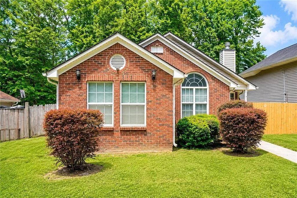 4 bed, 2.0 bath, 1476 sqft, $2,600 — Photo 3