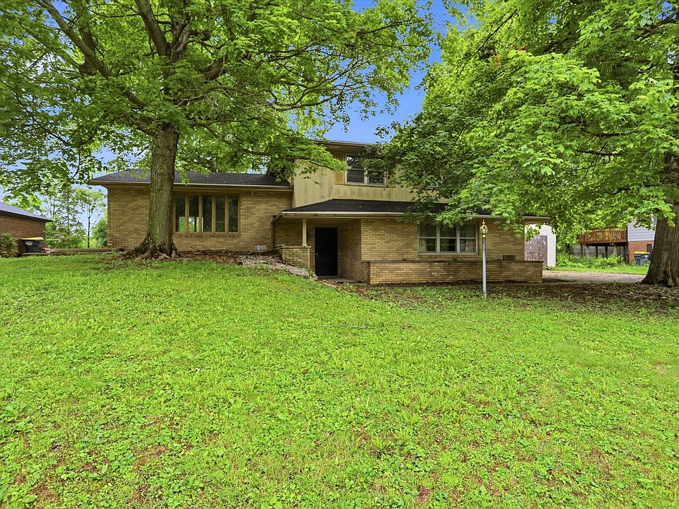 1st image of 826 Yorkshire Rd
