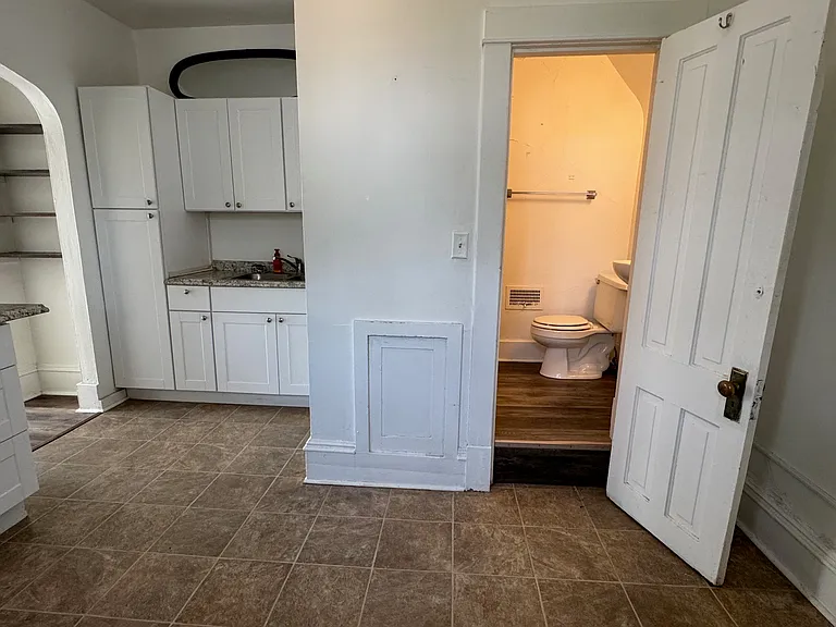 357 7th Ave S #4 — Photo 8