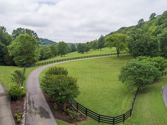 3rd image of 1175 Hillview Ln