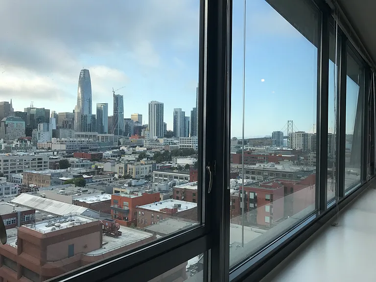 260 King St #1217 — Photo 4