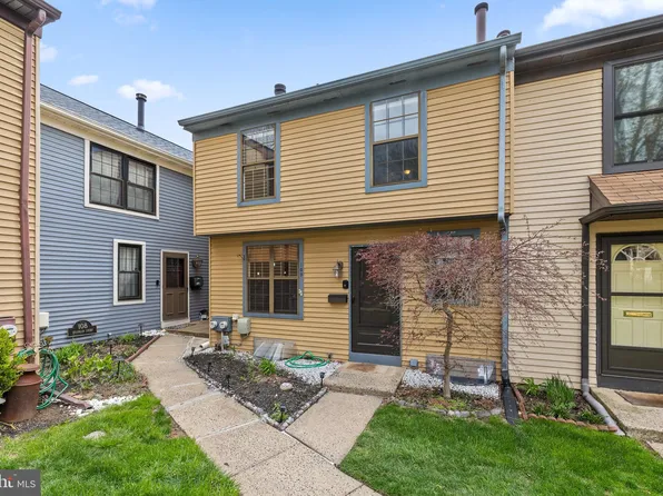 109 Franklin Ct, North Wales, PA 19454