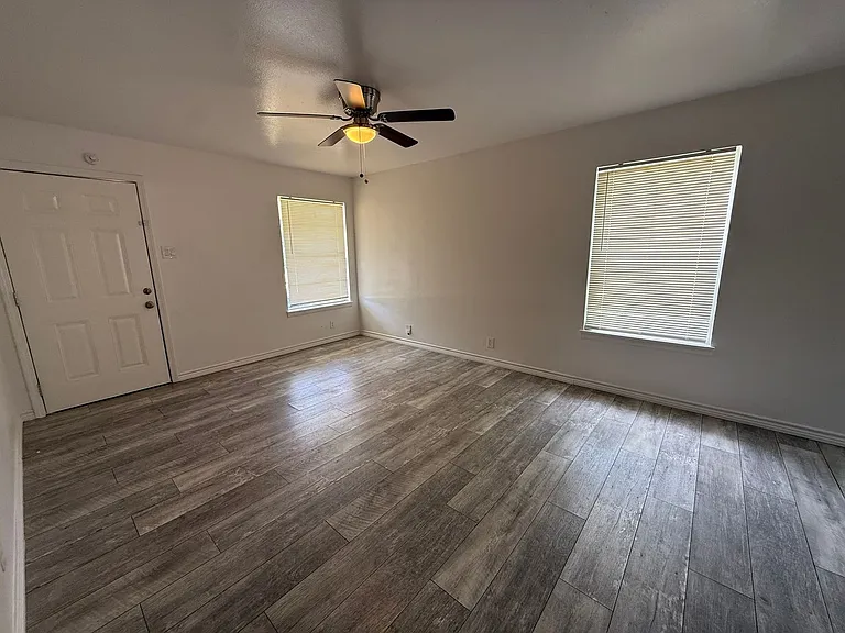 4835 Hemphill Dr — Photo 2