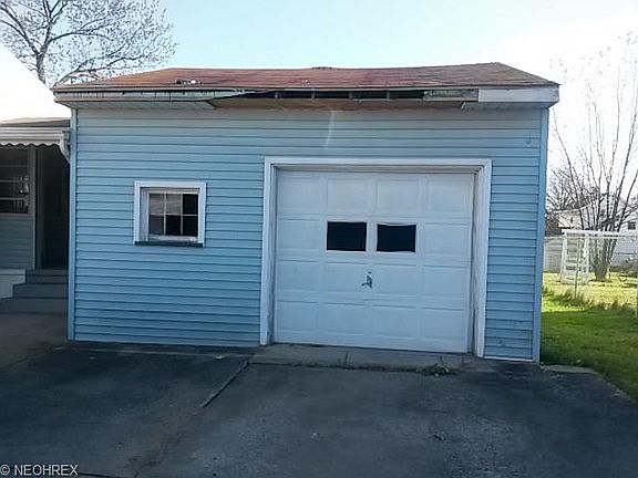2nd image of 415 Imperial St