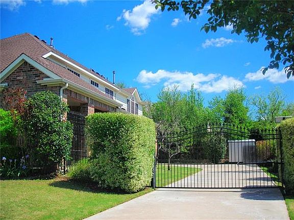 2nd image of 2905 Saint Martin Dr