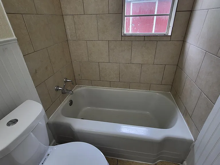 1112 Williamson Ave — Photo 5
