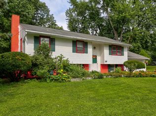 4 Fresh Meadow Dr, Lancaster, PA