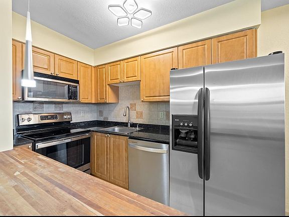 3rd image of 2607 NE 8th Avenue #24