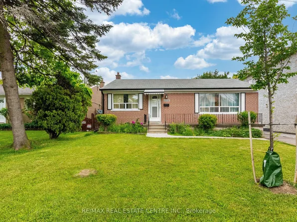 6939 Justine Dr, Mississauga, ON L4T 1M4