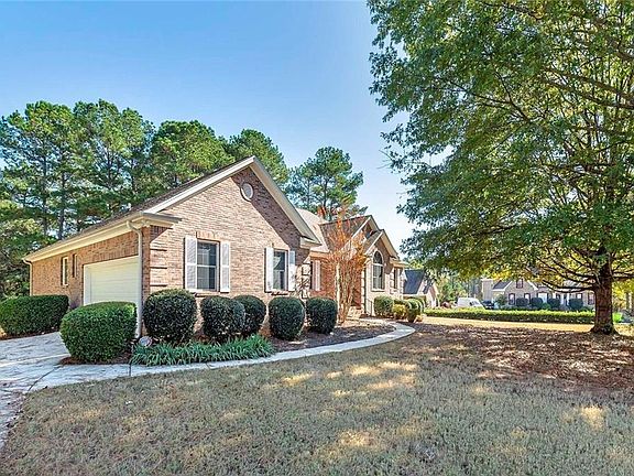 3rd image of 151 Courts Of Hampton