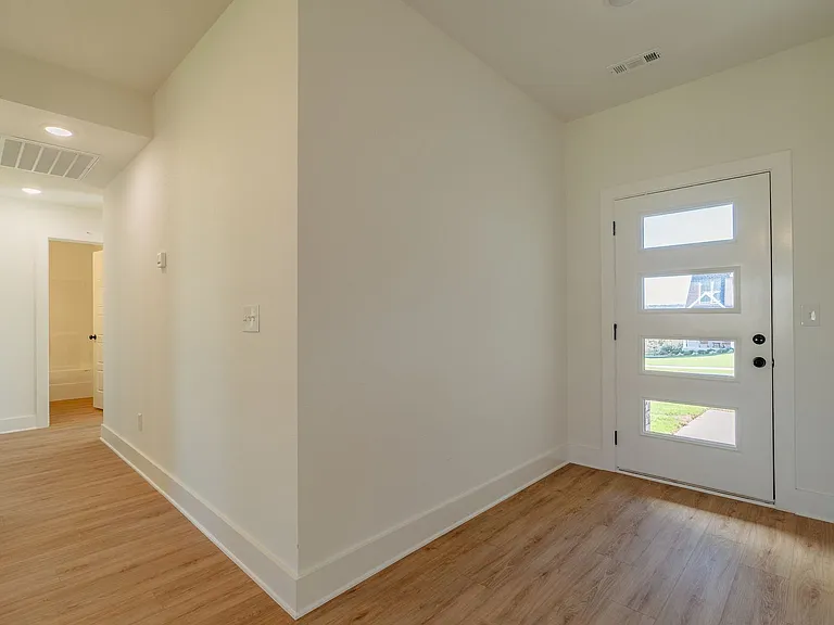 952 Petit Jean St — Photo 4