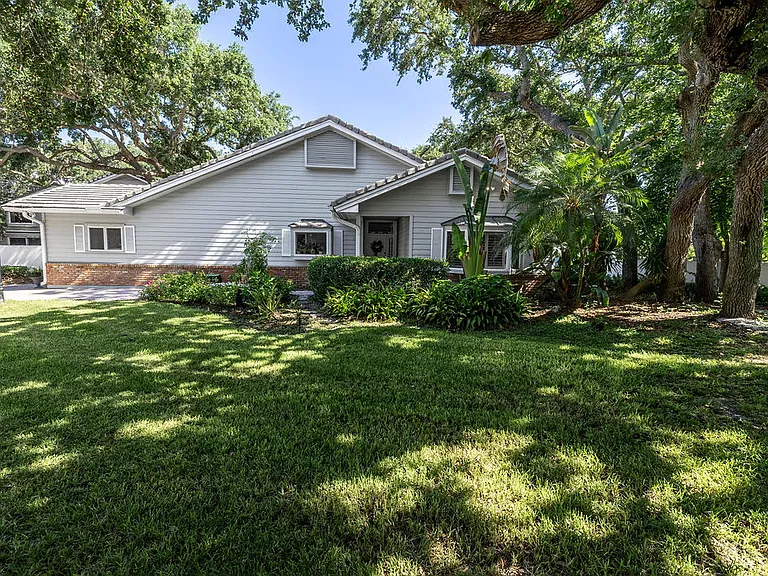 300 S Peppertree Dr — Photo 44