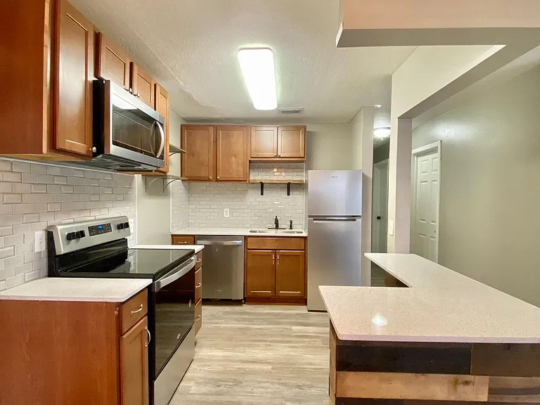 782 Hillview Dr — Photo 12