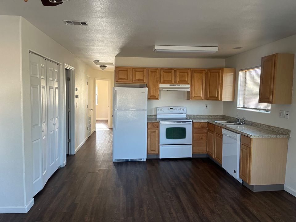 Kitchen & Hallway