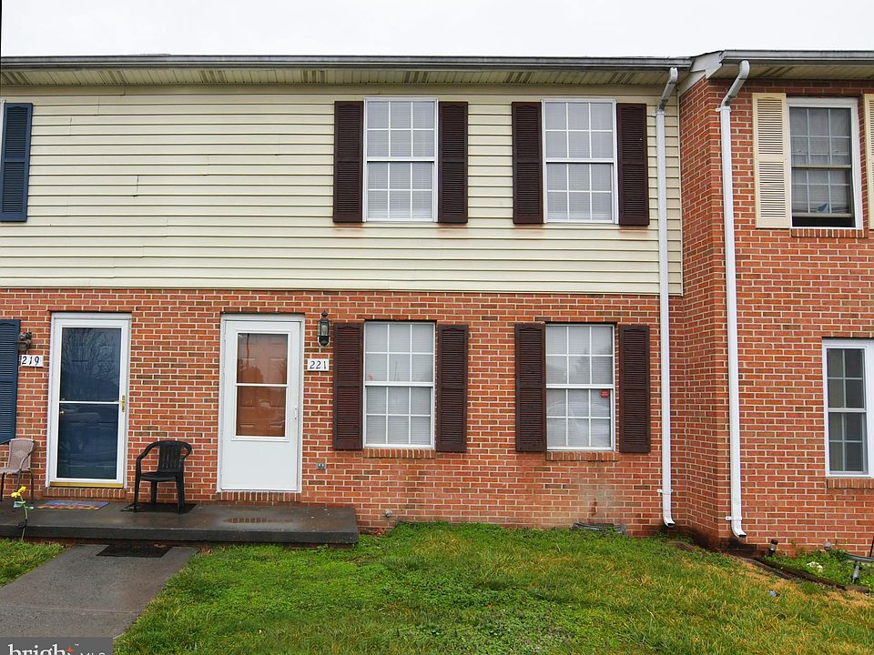 1st image of 221 Nottoway Dr