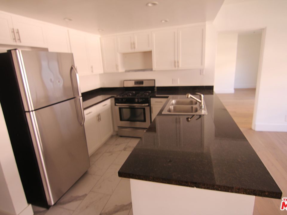 1st image of 940 Larrabee St #407