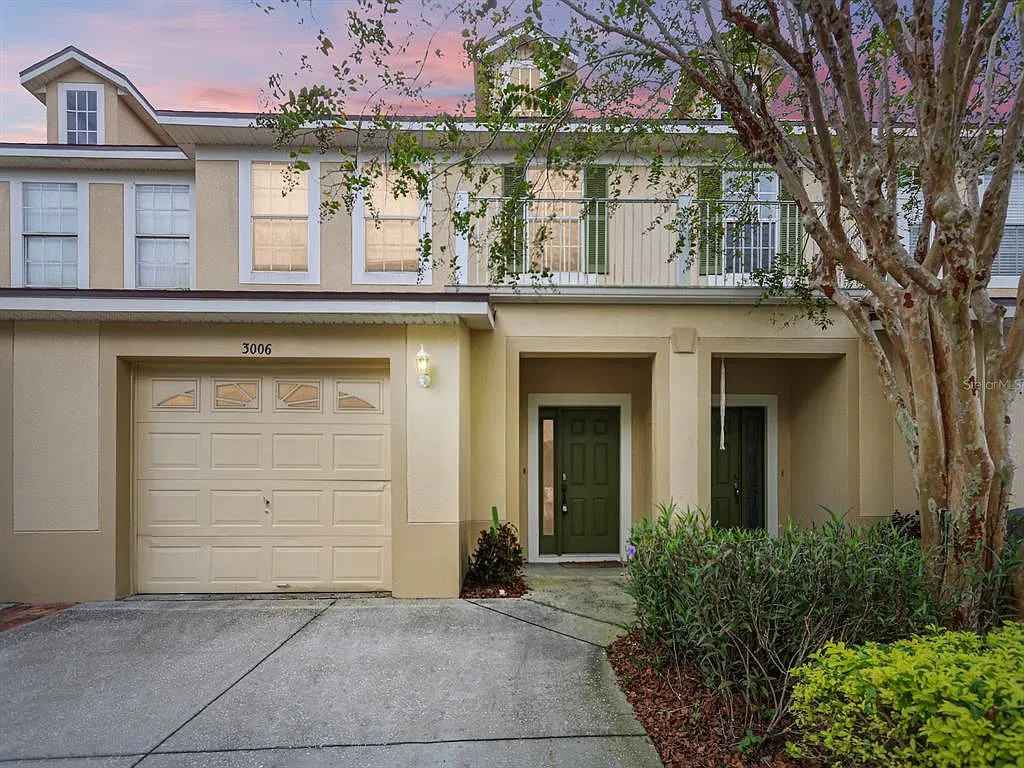 3 bed, 2.5 bath, 1957 sqft, $2,500 — Photo 1