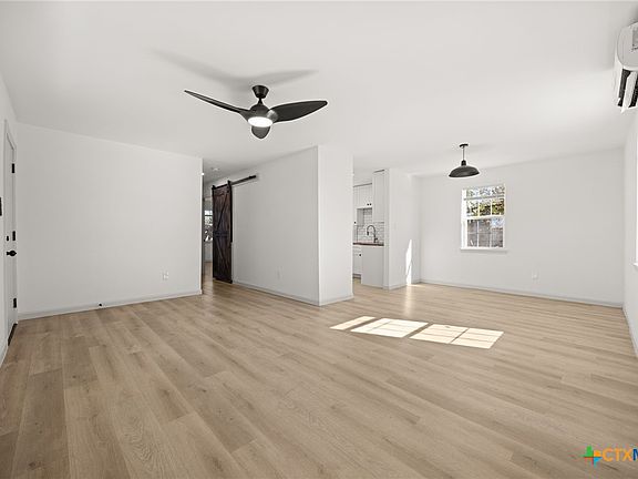 3rd image of 1401 Kingston Dr