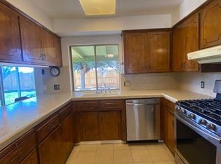 343 E Citrus Dr, Farmersville, CA 93223
