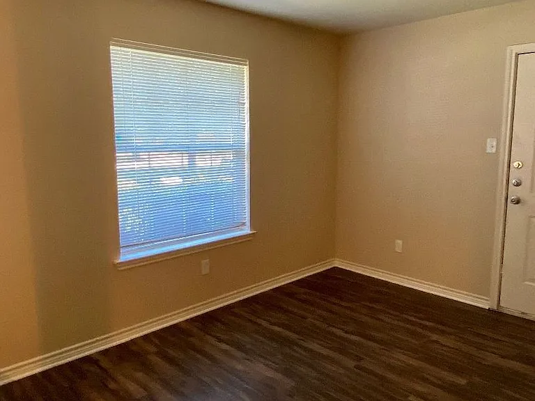 3606 Glenna Ct — Photo 4