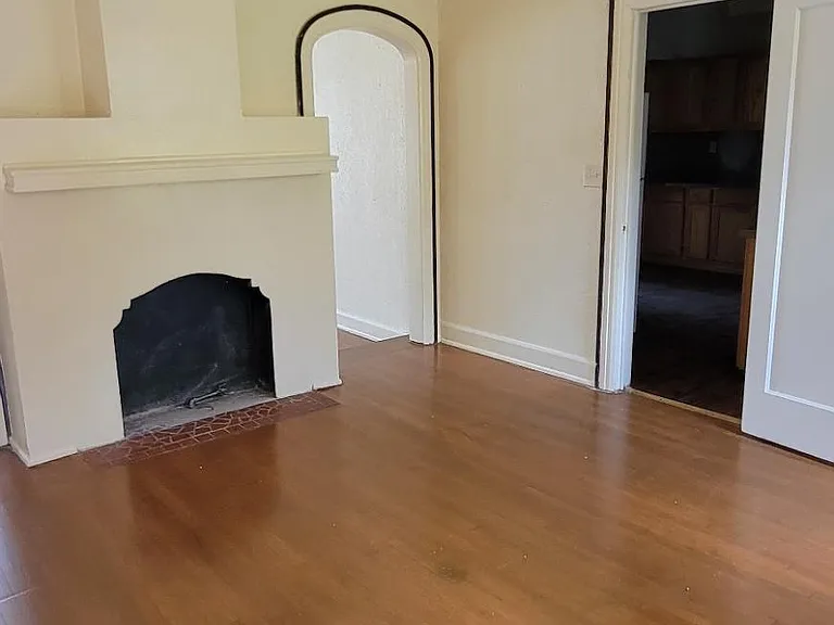 2440 Laurel St — Photo 5