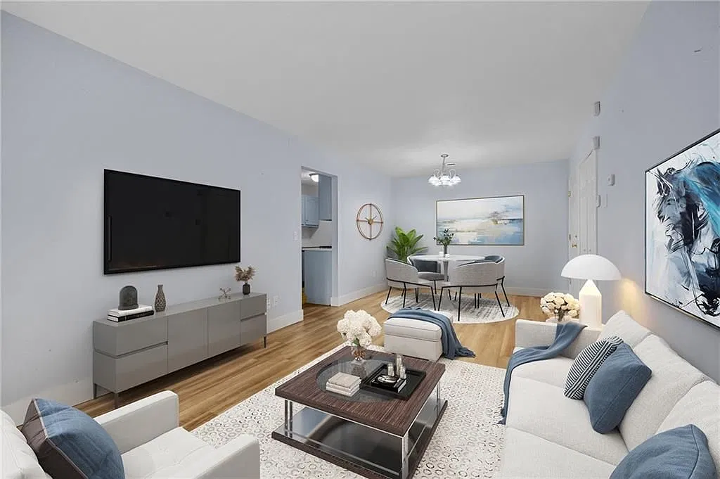 2 bed, 1.0 bath, 900 sqft, $2,200 — Photo 1
